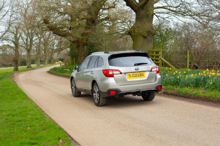  Subaru Outback 2018 года  (UK) (фото 21 из 36)